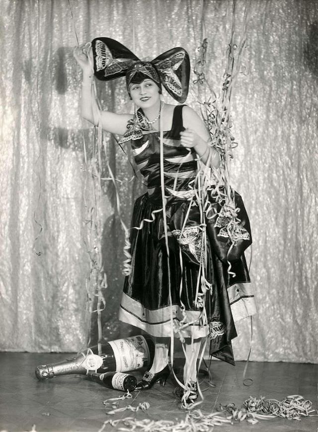 Beautiful Ladies in Stunning Costumes from Berlin 1928 Carnival