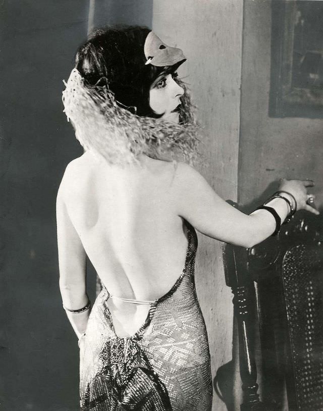 Beautiful Ladies in Stunning Costumes from Berlin 1928 Carnival