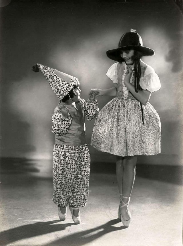 Beautiful Ladies in Stunning Costumes from Berlin 1928 Carnival