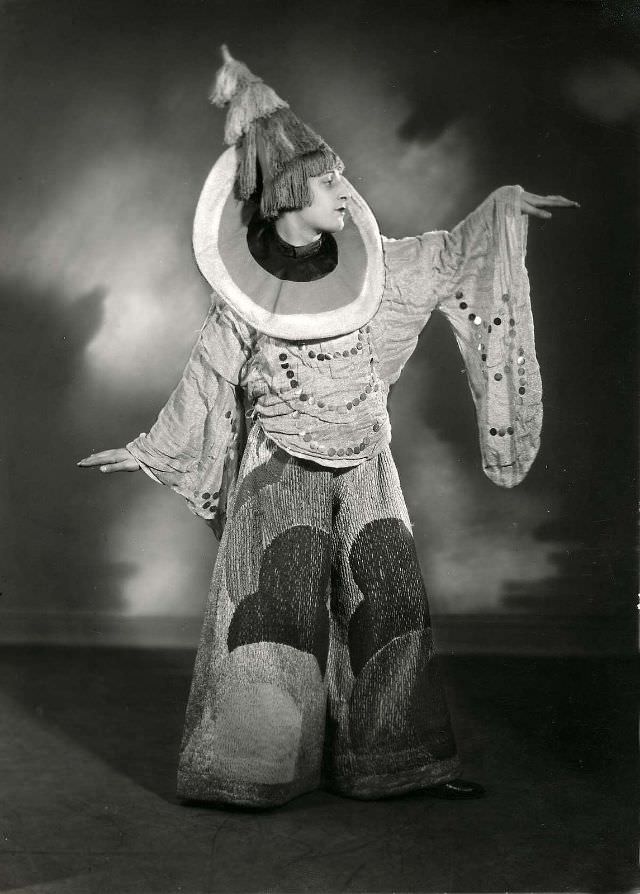 Beautiful Ladies in Stunning Costumes from Berlin 1928 Carnival