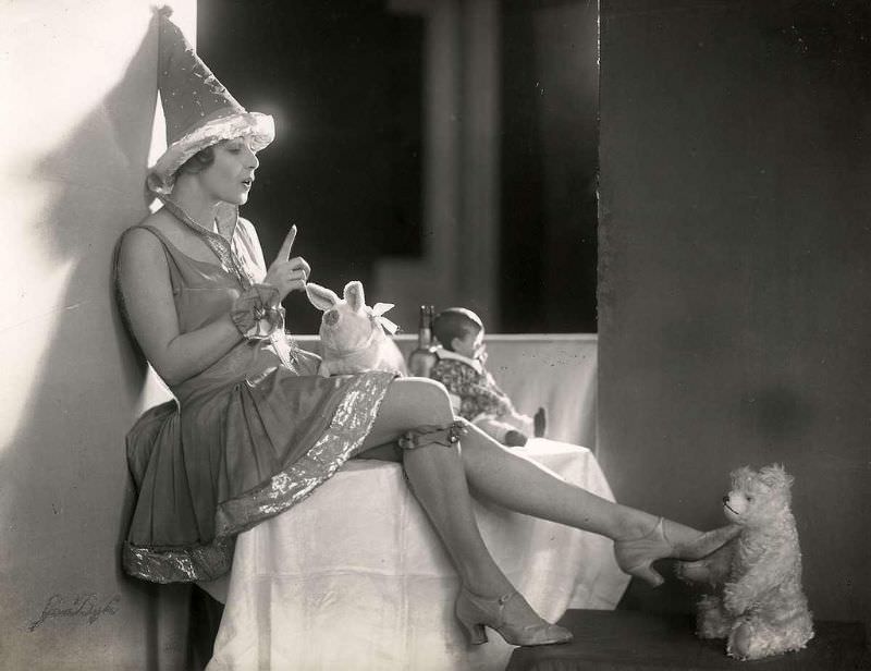 Beautiful Ladies in Stunning Costumes from Berlin 1928 Carnival