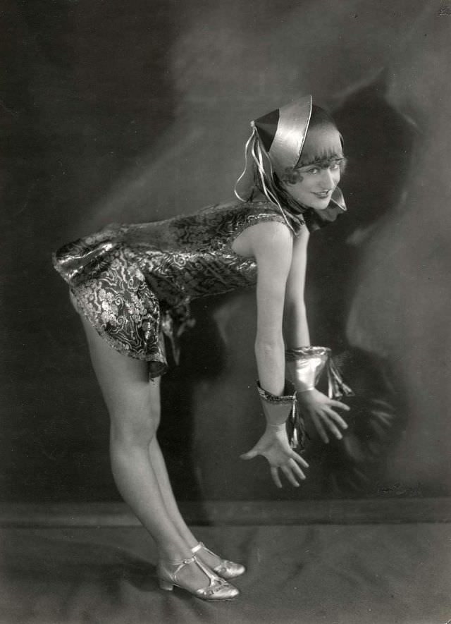 Beautiful Ladies in Stunning Costumes from Berlin 1928 Carnival