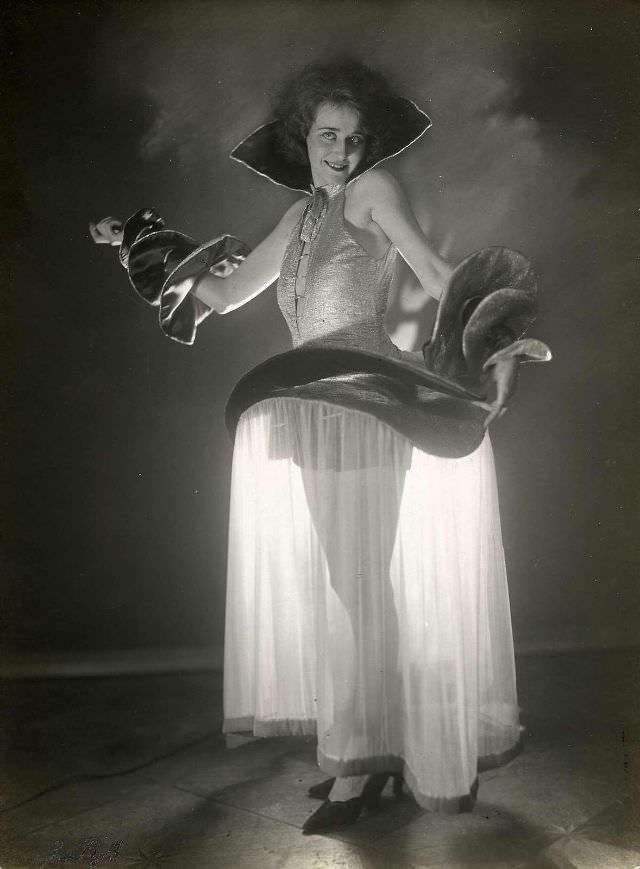 Beautiful Ladies in Stunning Costumes from Berlin 1928 Carnival