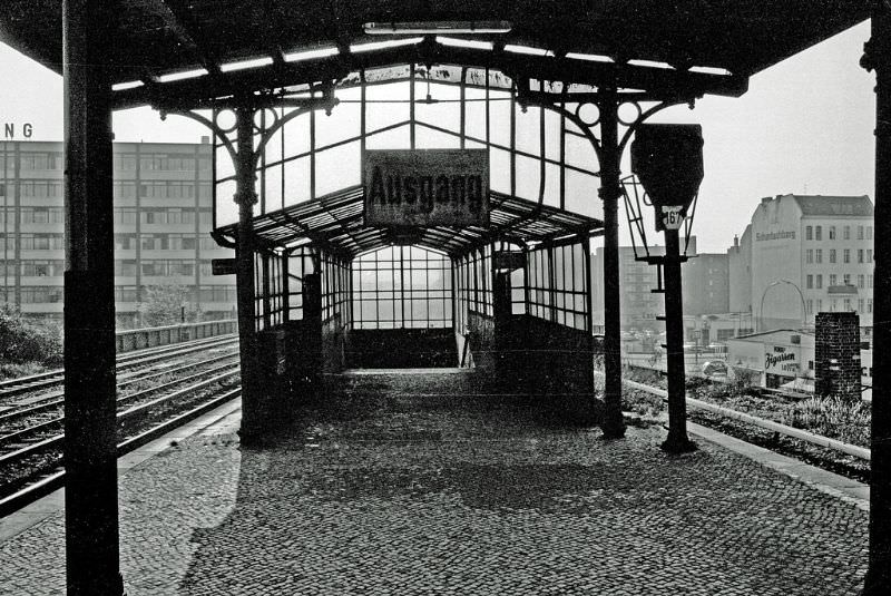 Fascinating Photos Showed Life in Berlin in 1970 by German photographer Heinrich Klaffs