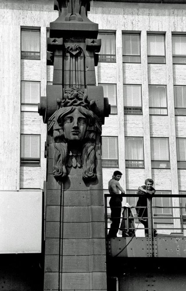 Fascinating Photos Showed Life in Berlin in 1970 by German photographer Heinrich Klaffs