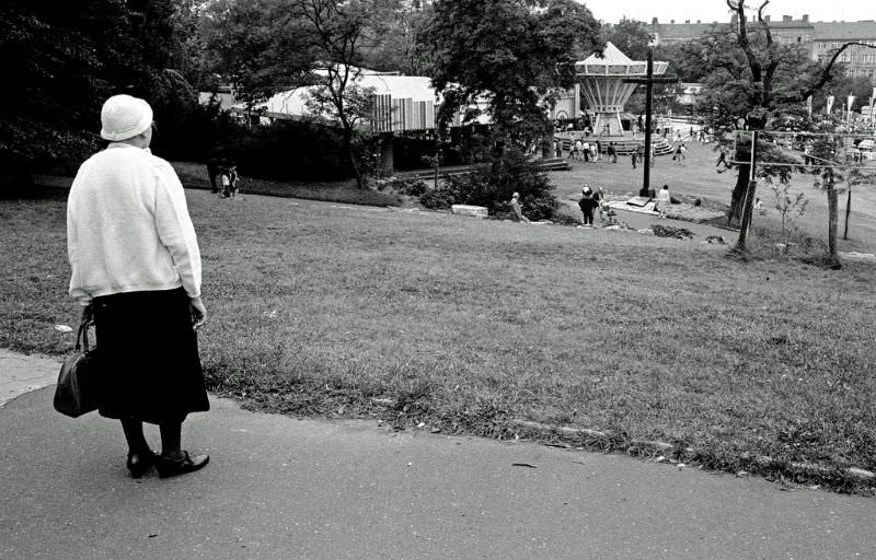 Fascinating Photos Showed Life in Berlin in 1970 by German photographer Heinrich Klaffs