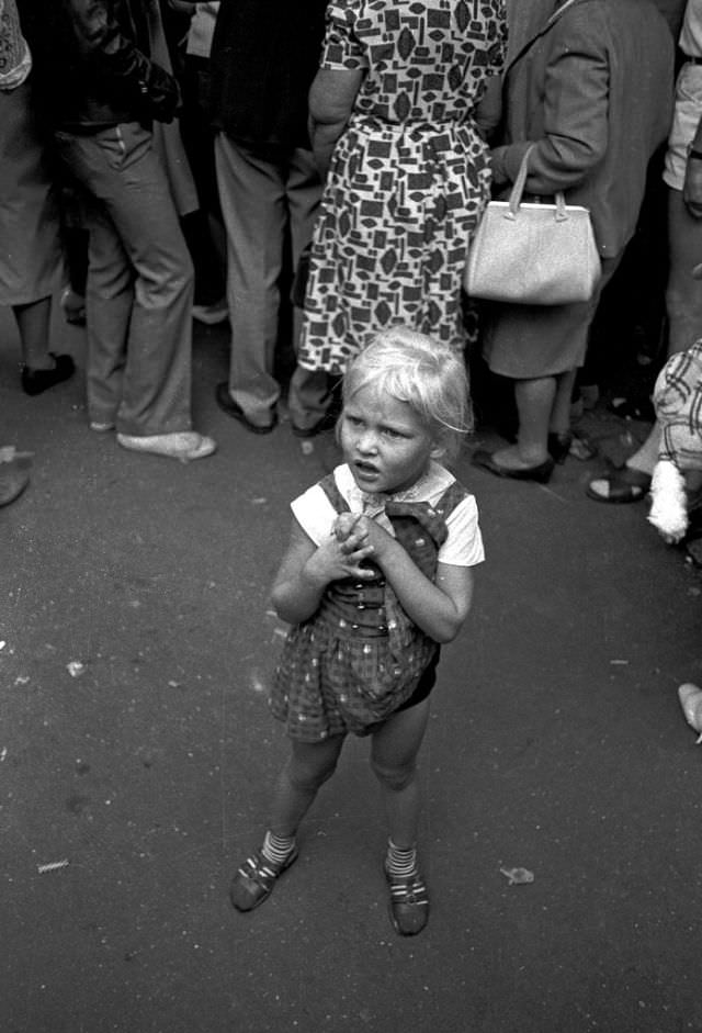 Fascinating Photos Showed Life in Berlin in 1970 by German photographer Heinrich Klaffs