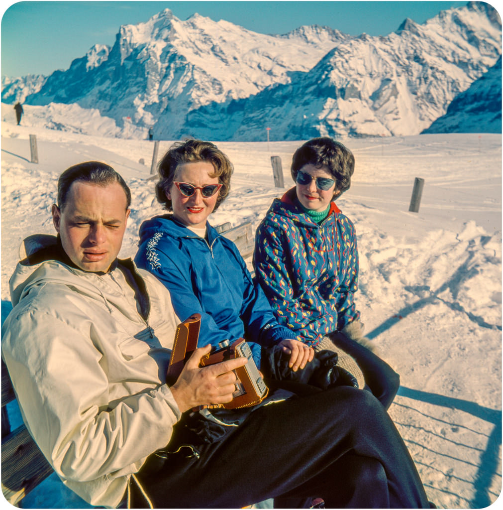 Fascinating Medium Format Color Photos Show Life in Bern, Switzerland, in the Winter of 1959