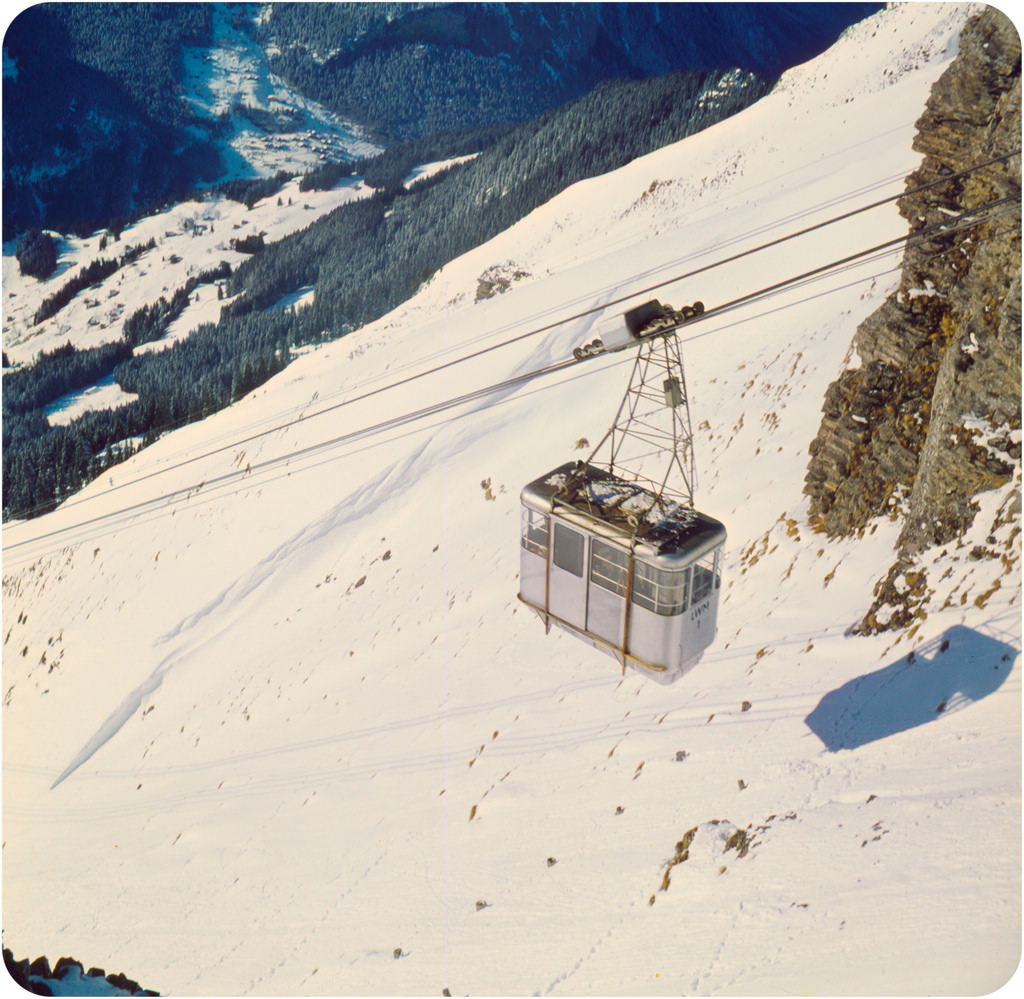 Fascinating Medium Format Color Photos Show Life in Bern, Switzerland, in the Winter of 1959