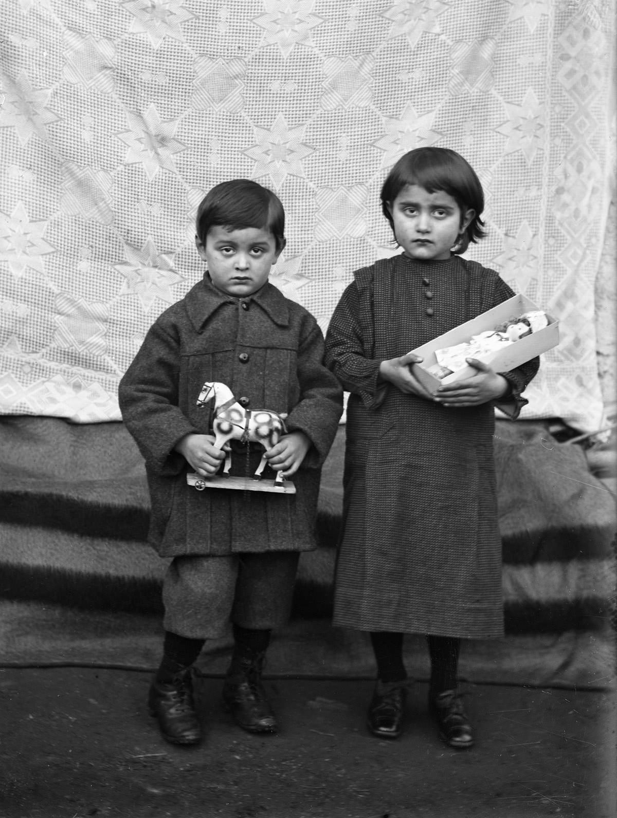 Children with toys, Bleniotal