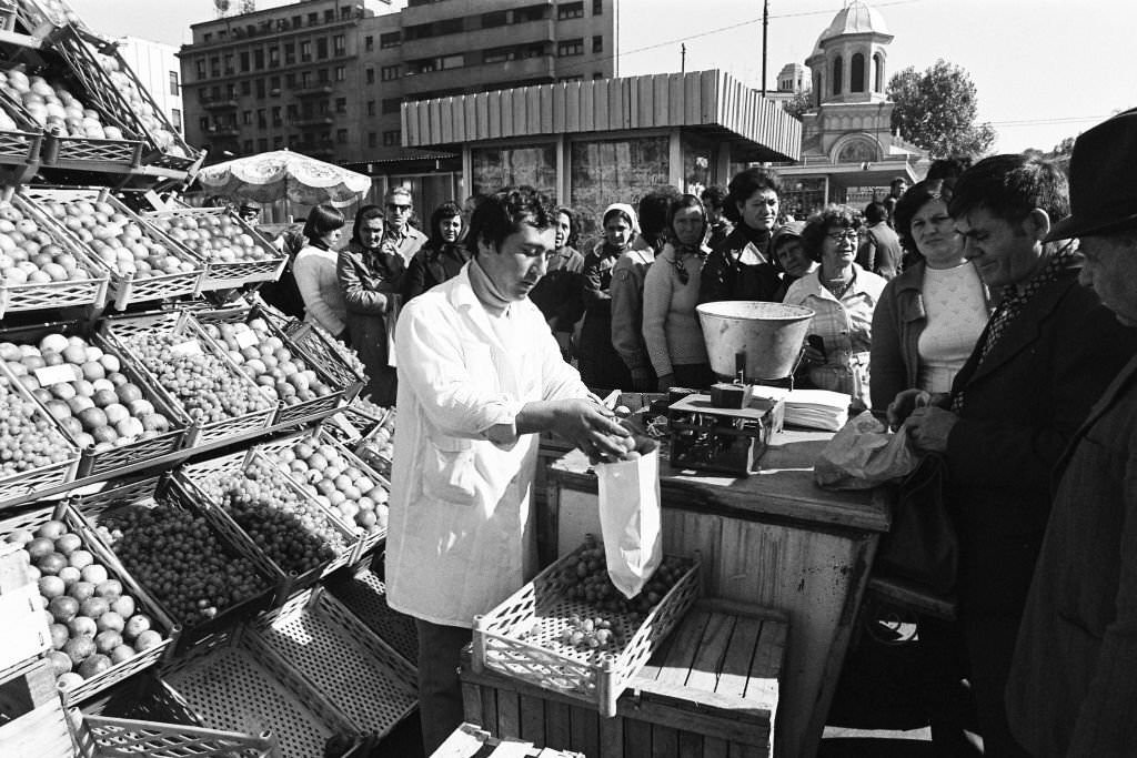 A general view of a market on October 10, 1979 in Bucharest, Romania.