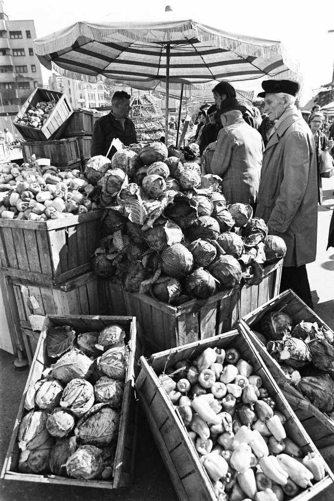 A general view of a market on October 10, 1979 in Bucharest, Romania.