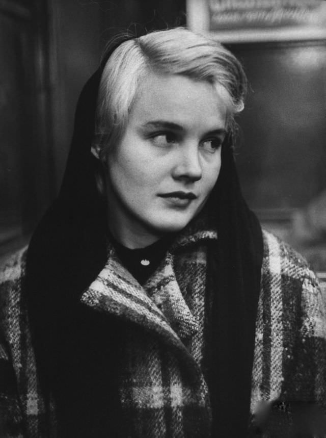 Stunning Photos of Carroll Baker during the filming of Baby Doll (1956)