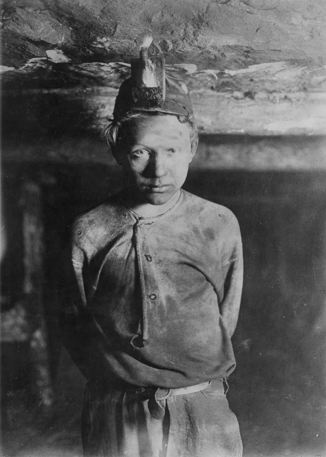 A trapper boy, one mile inside Turkey Knob Mine in Macdonald, West Virginia, 1908