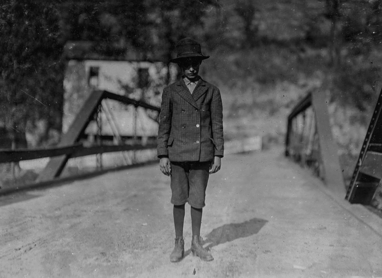 Arlie Fankins, 14, a shoveler in Barnesville Mine in West Virginia, 1908