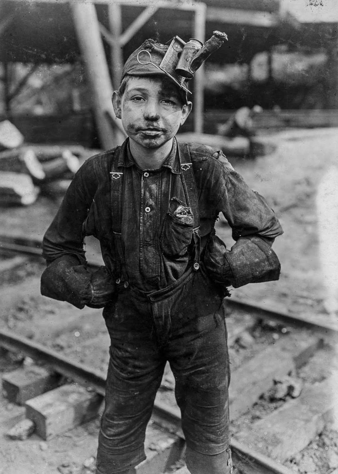 A tipple boy at Turkey Knob Mine in Macdonald, West Virginia, 1908