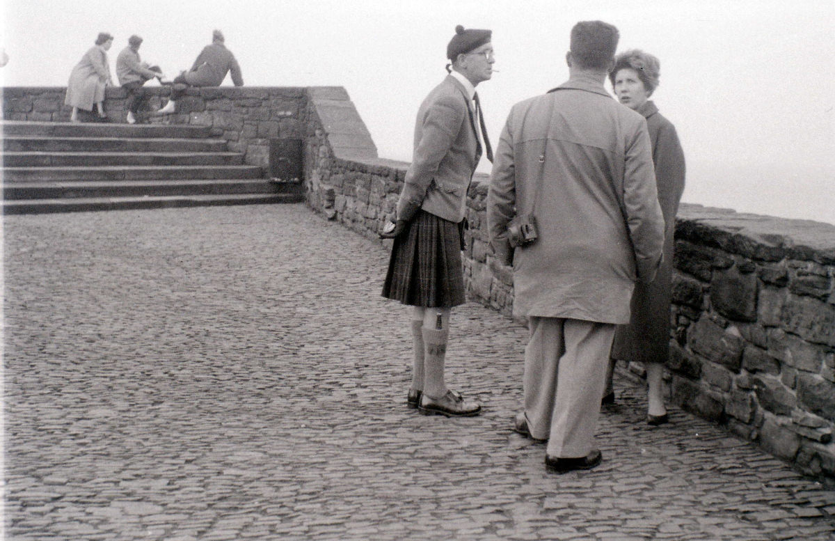 Fascinating Vintage Photos Show Edinburgh in the 1950s