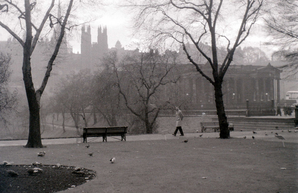 Fascinating Vintage Photos Show Edinburgh in the 1950s