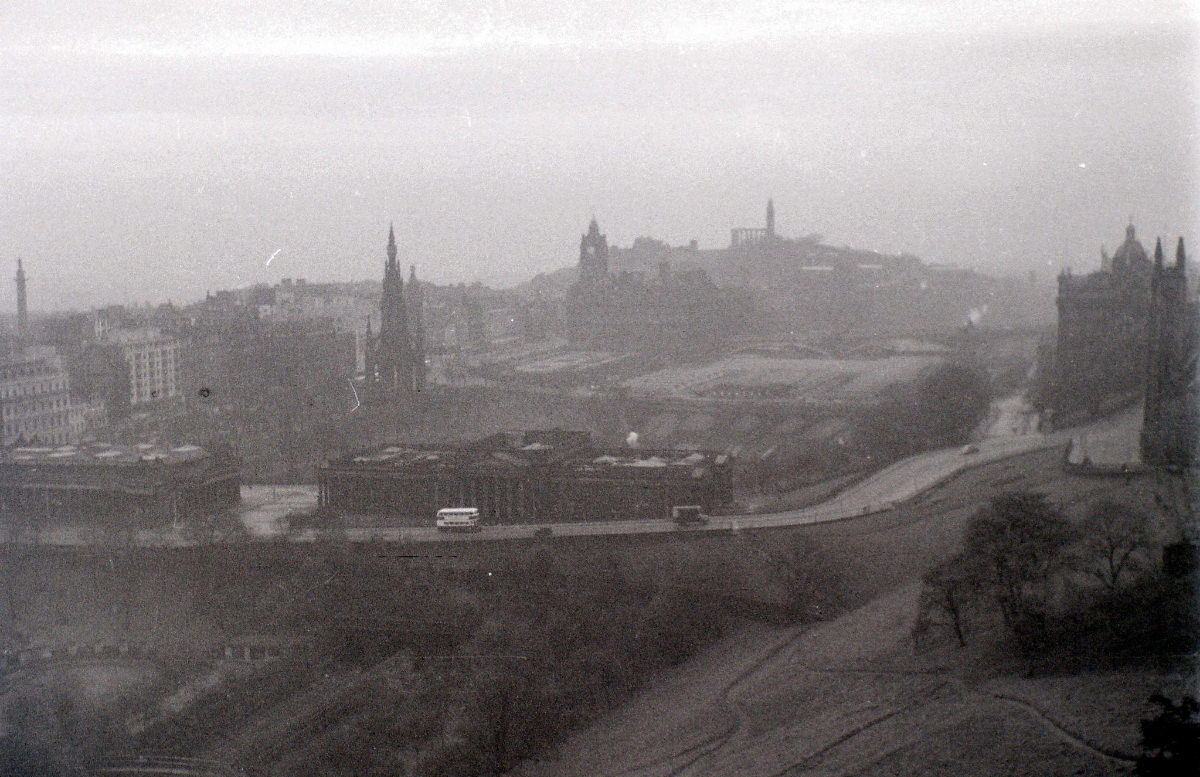 Fascinating Vintage Photos Show Edinburgh in the 1950s