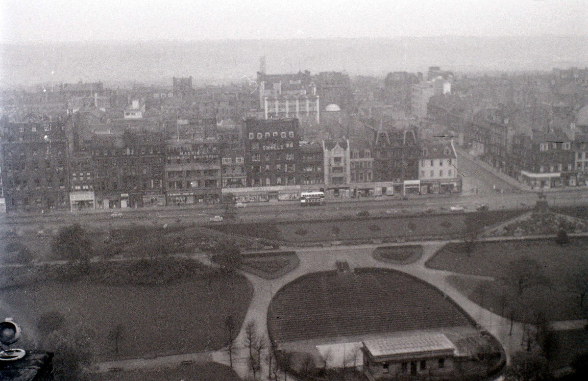 Fascinating Vintage Photos Show Edinburgh in the 1950s