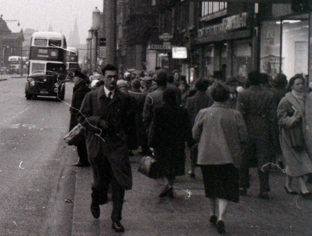 Fascinating Vintage Photos Show Edinburgh in the 1950s