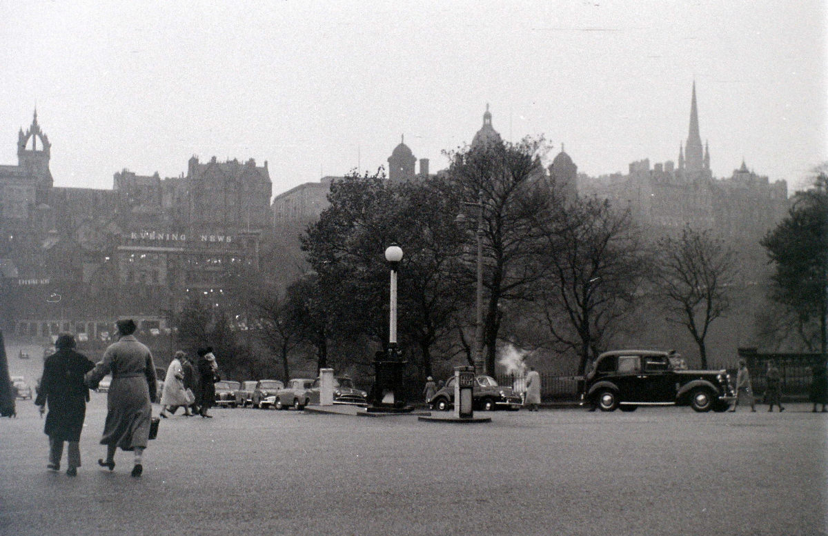 Fascinating Vintage Photos Show Edinburgh in the 1950s