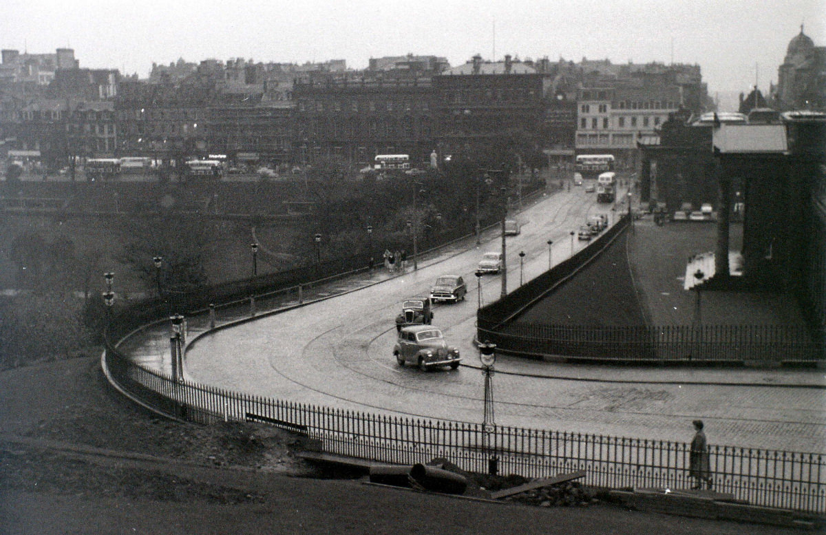 Fascinating Vintage Photos Show Edinburgh in the 1950s