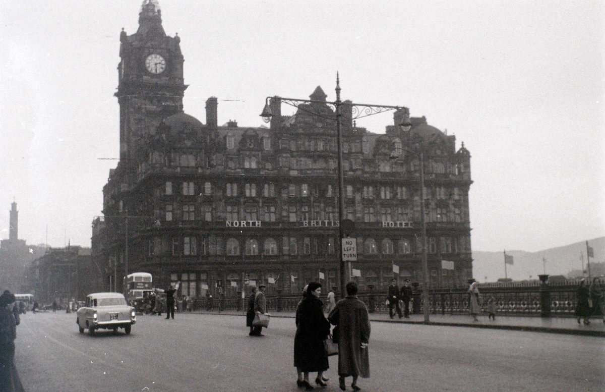 Fascinating Vintage Photos Show Edinburgh in the 1950s