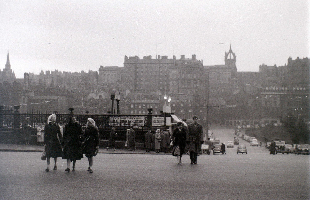 Fascinating Vintage Photos Show Edinburgh in the 1950s