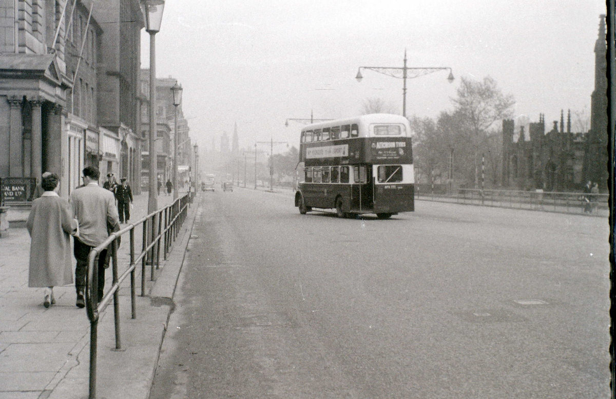 Fascinating Vintage Photos Show Edinburgh in the 1950s