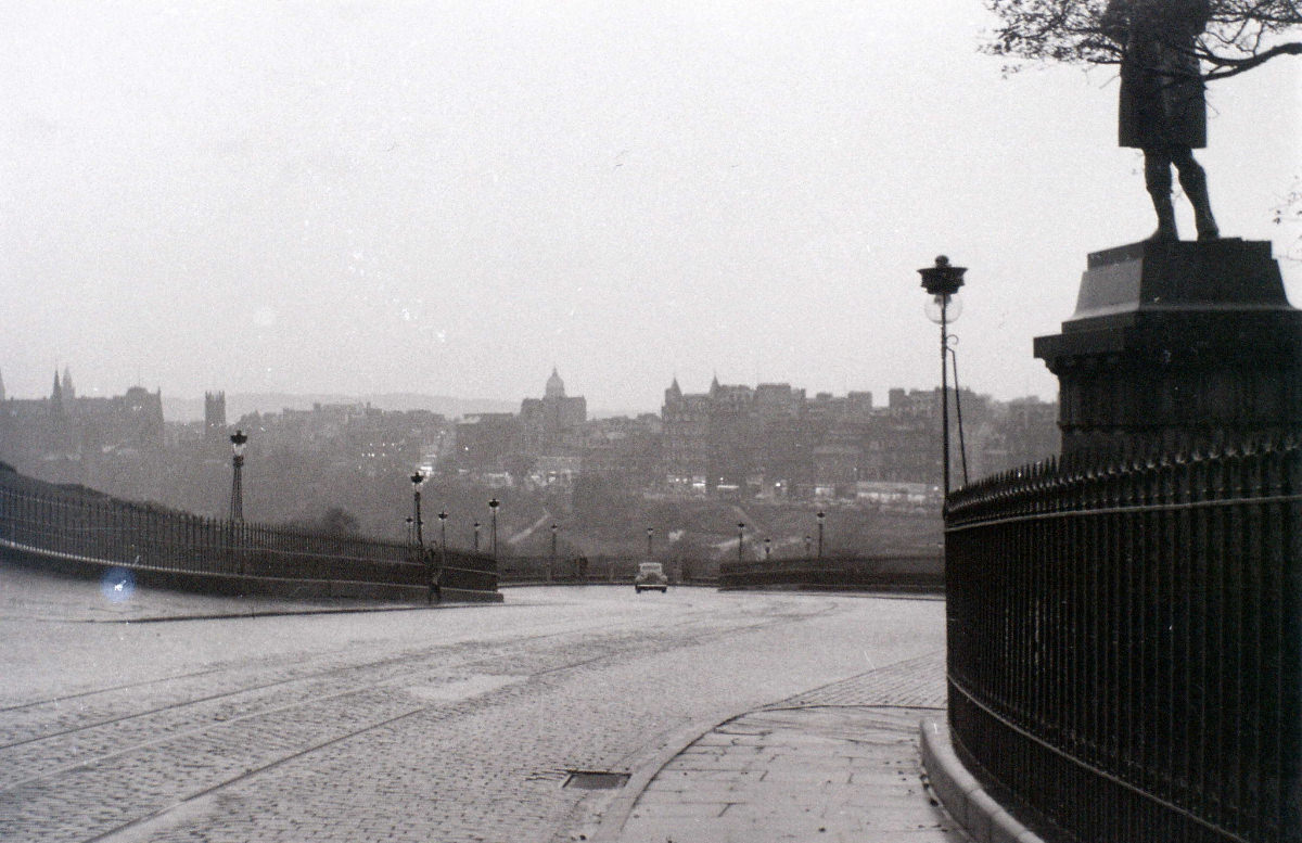 Fascinating Vintage Photos Show Edinburgh in the 1950s