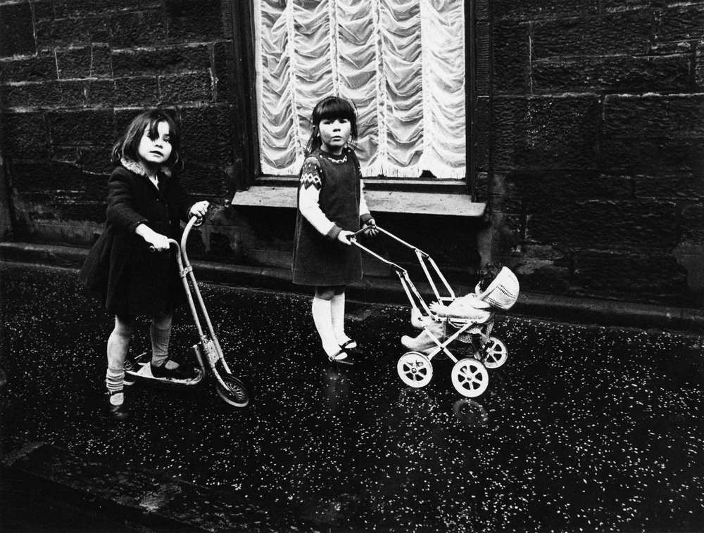 Two girls at Prams Street, Edinburgh, 1965