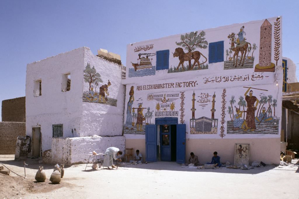 Expulsion of Israelis near the Egypt border a few days before the restitution of the Sinai Peninsula to Egypt, 1982