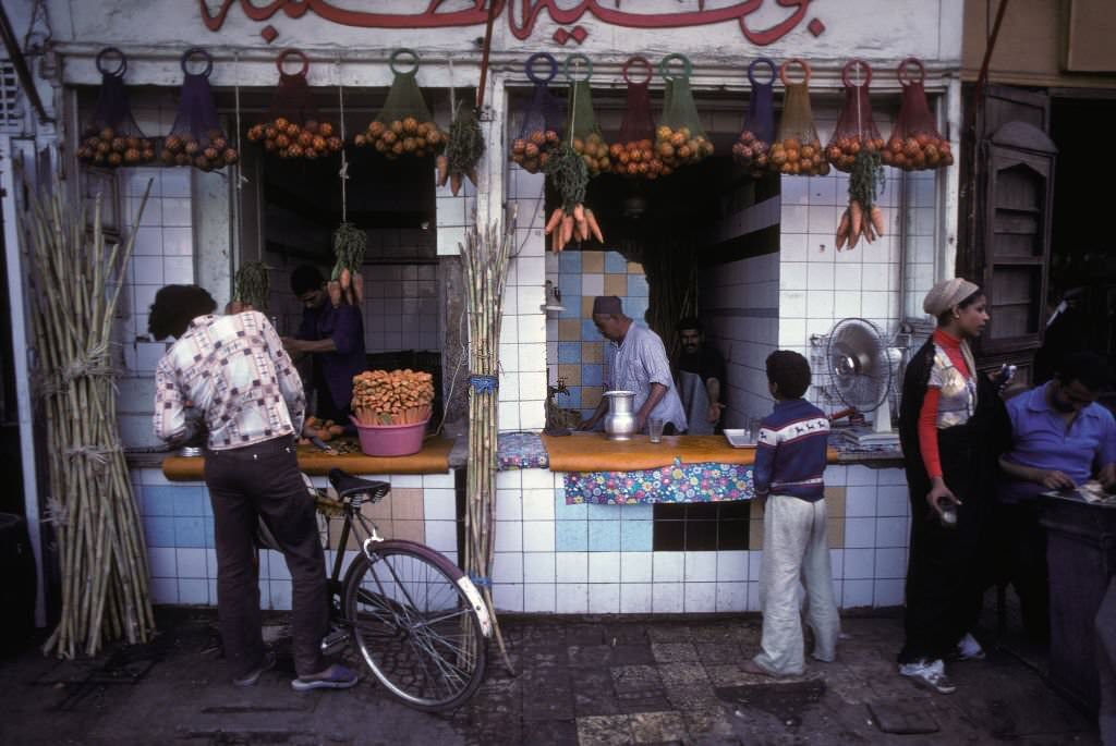 Fruit juice shop in Cairo, 1980