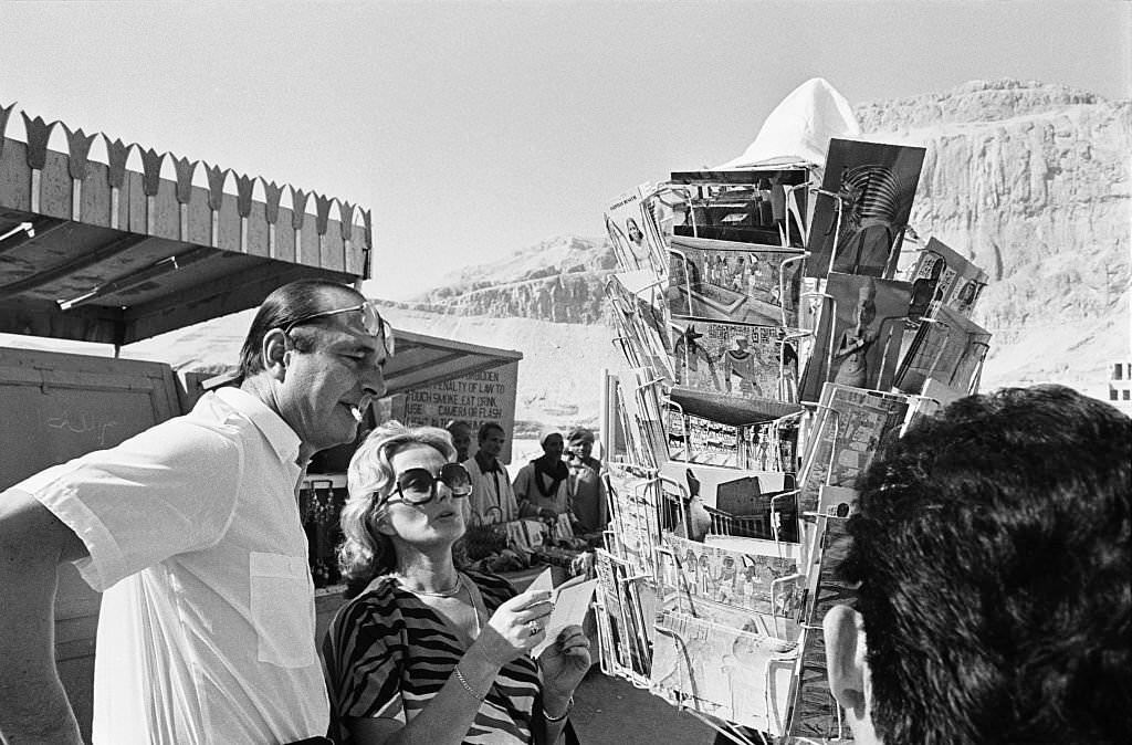 Jacques Chirac, Mayor of Paris and President of the Rally for the Republic (RPR), and his wife Bernadette on vacation in Cairo.