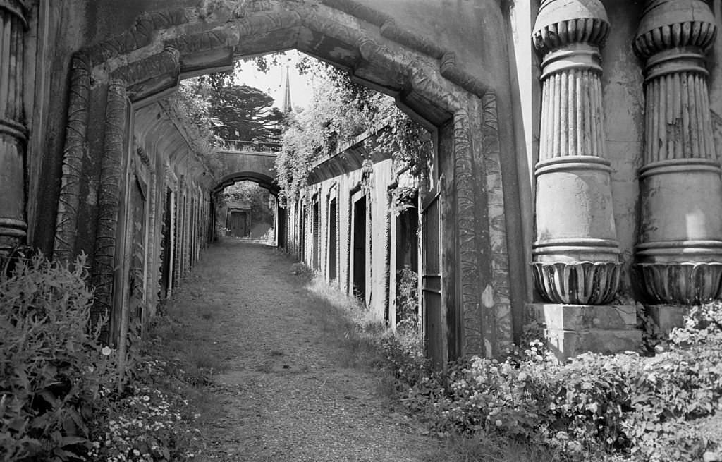 The Egyptian Avenue, Highgate Cemetery, 1980