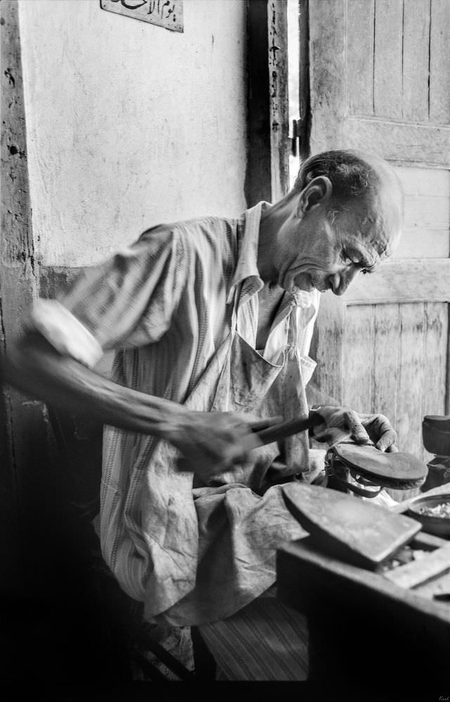 Cobbler, Aswan, August 1981