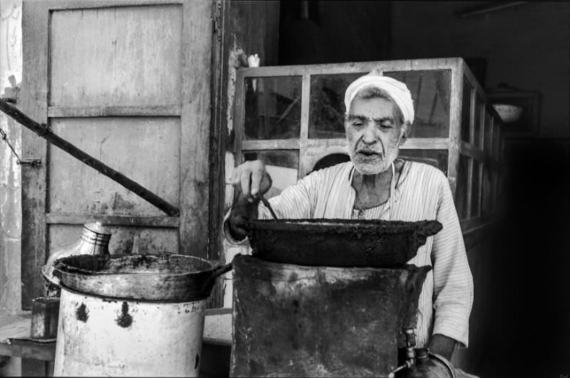 Falafel cook, Aswan, August 1981