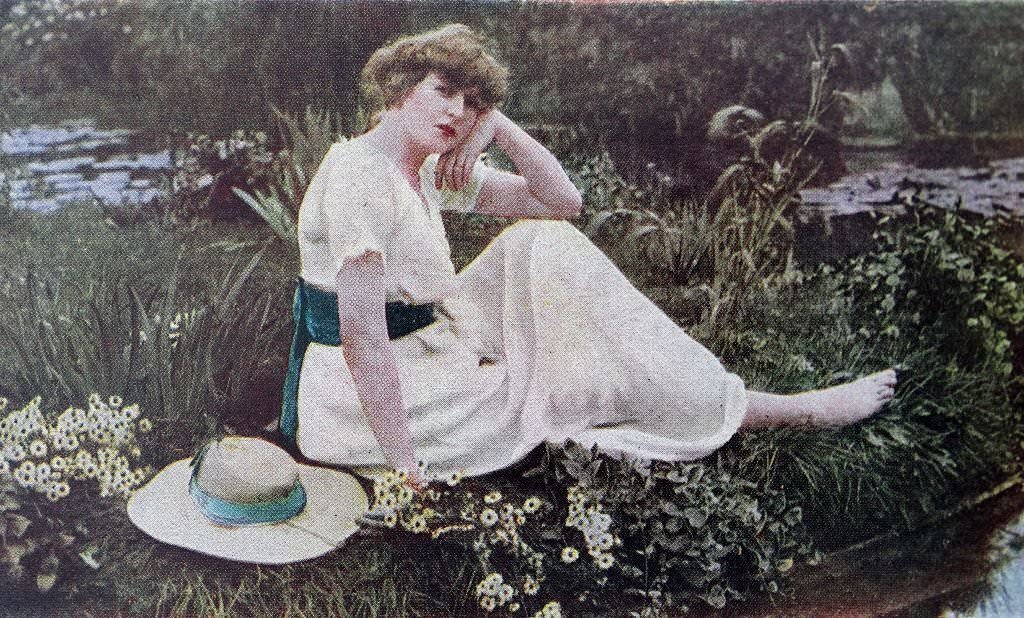 Gabriella Ray on stage at the Prince of Wales Theater in London in a production of The Little Cherub, 1906.