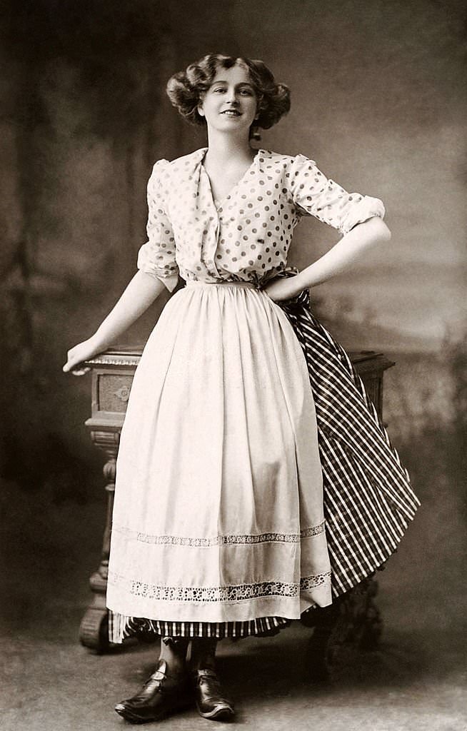 Gabrielle Ray in costume for her role in 'Lady Dandes', 1905