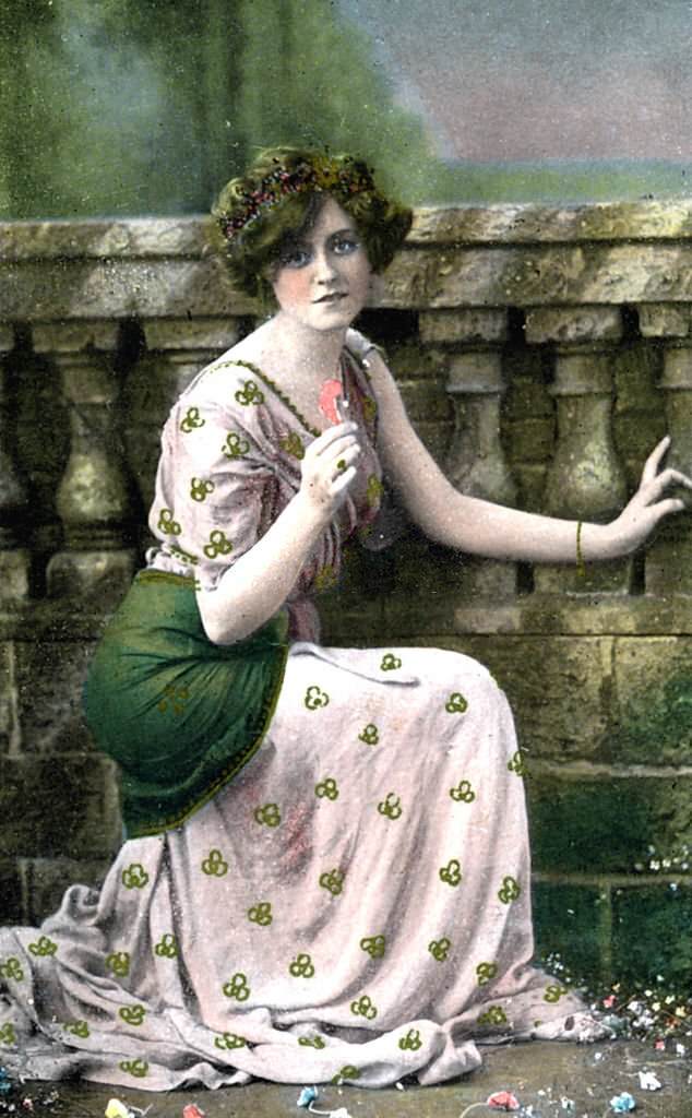Gabrielle Ray, 1900