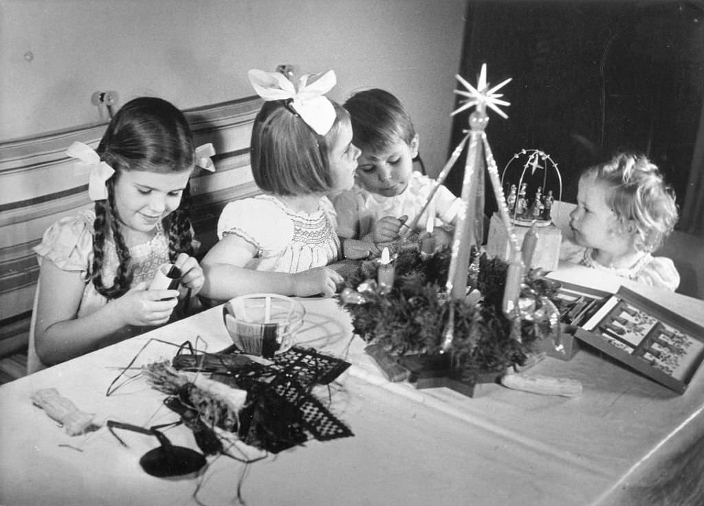 Joseph Goebbels with his children Helga, Hilde, Hellmut, und Holde doing Christmas handicrafts, 1938