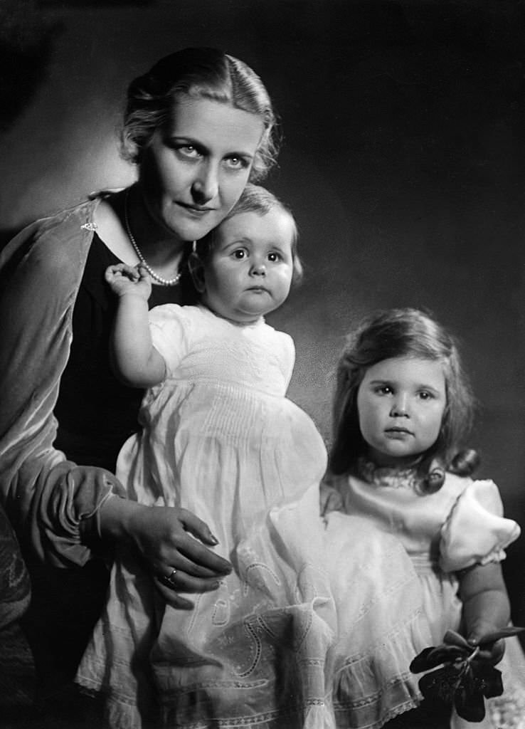 Magda Goebbels wife of Joseph Goebbelswith daughters Hilde and Helga, 1935
