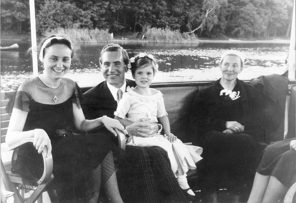 Goebbels, Joseph on a boat trip with his, 1937