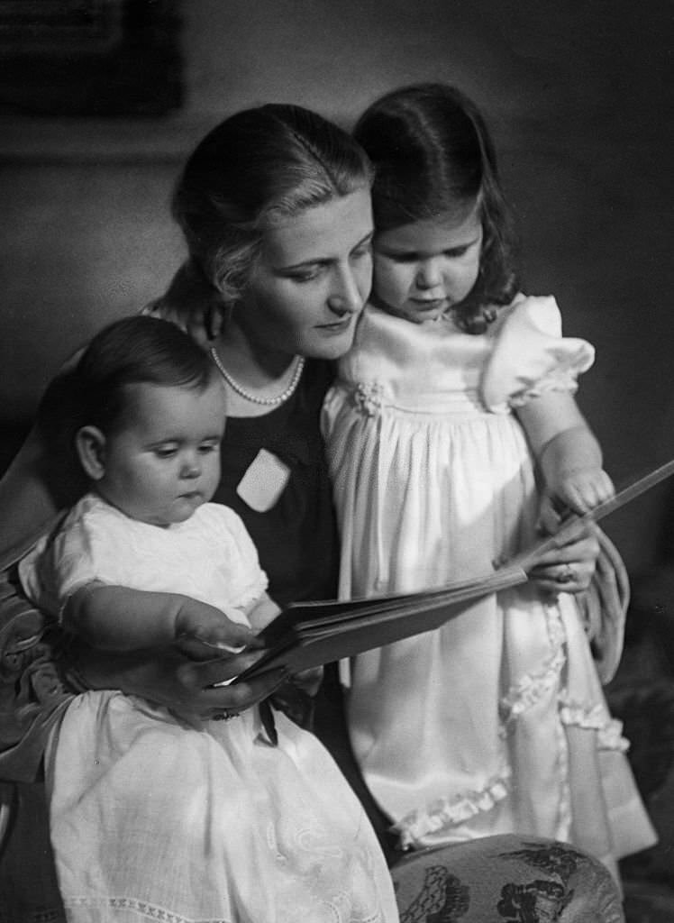 Joseph Goebbels reads to her daughters Hilde and Helga, 1935