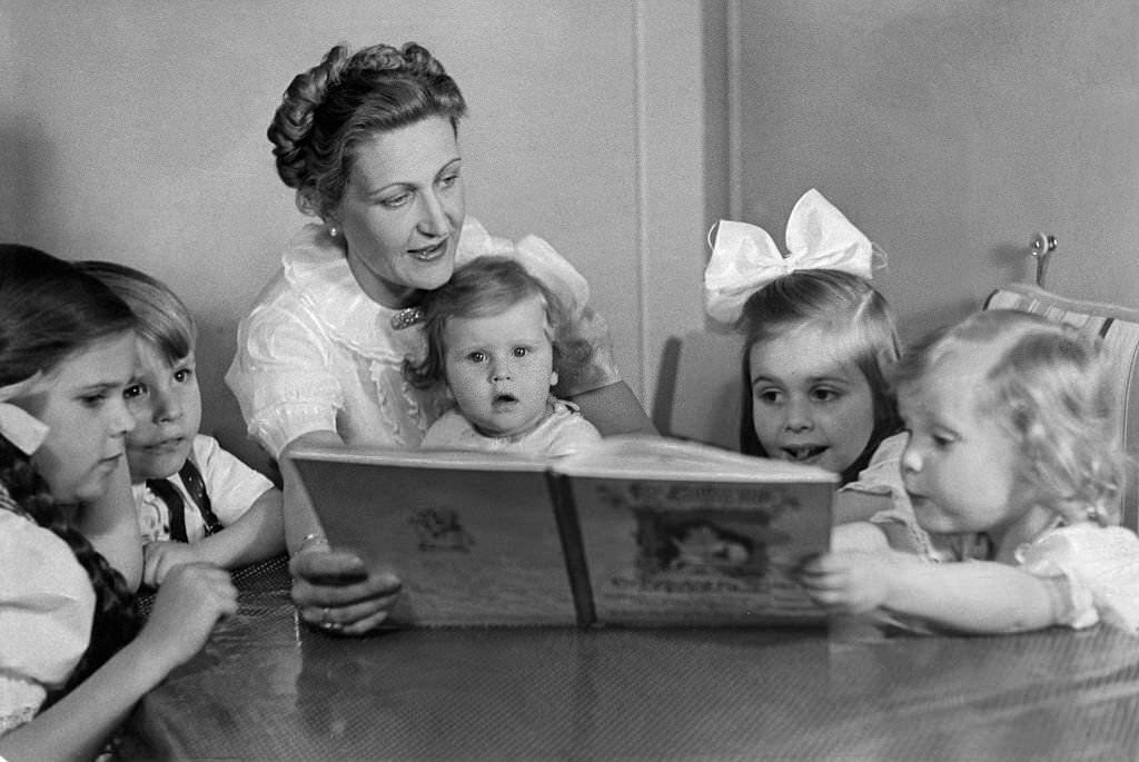 Magda Goebbels with her children (from left): Helga, Hellmuth, Hedda, Hilde and Holde.