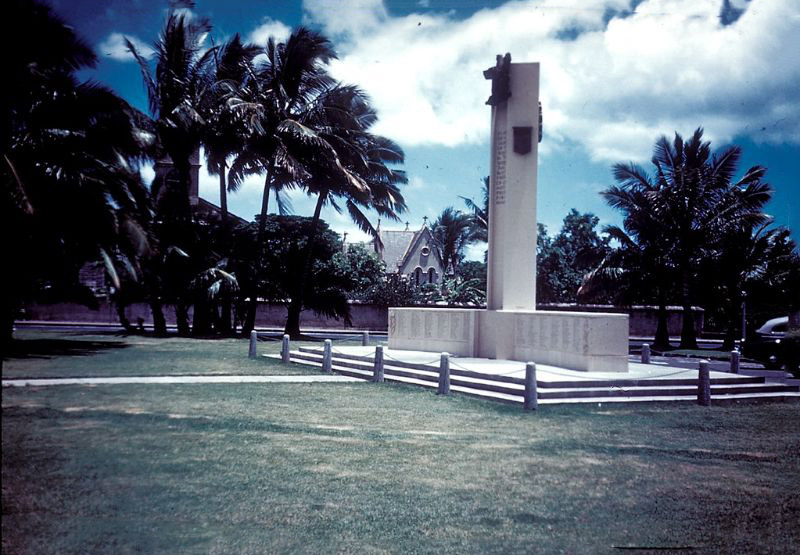 World War II memorial at Punchbowl Street (background) and King Street, Honolulu, Hawaii
