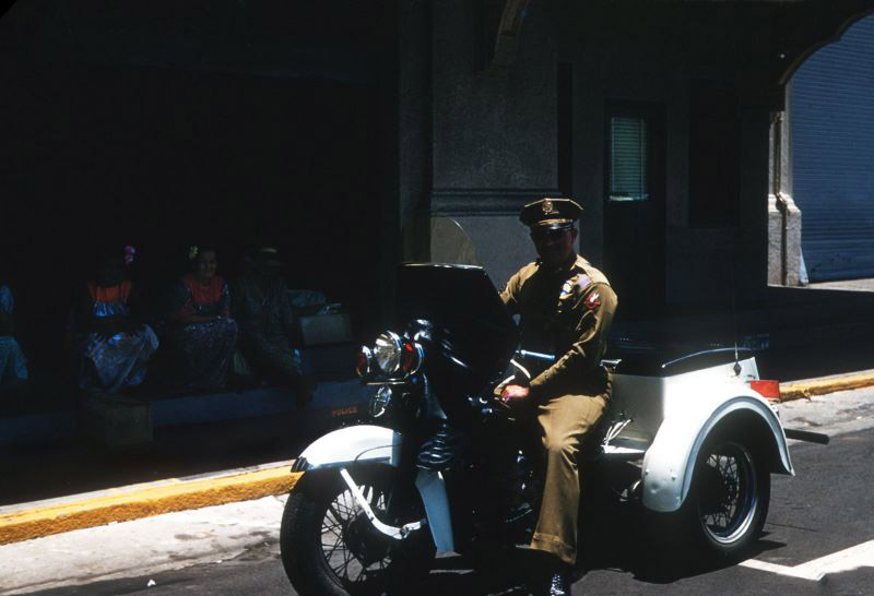 Policeman, Honolulu