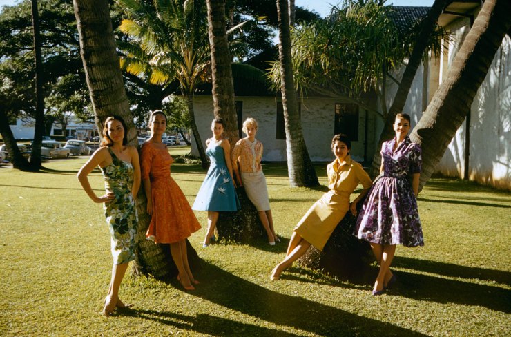 Hawaiian women pose, 1959