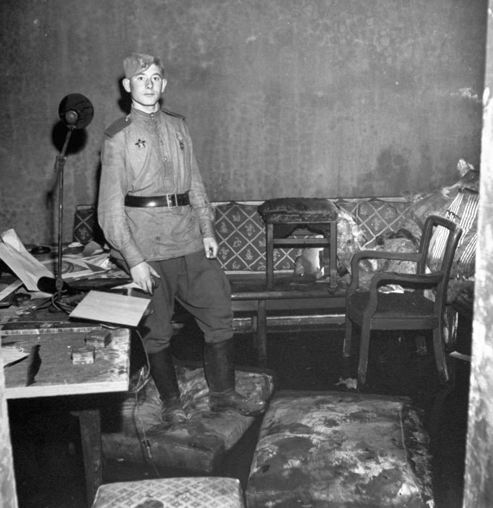 Haunting Photos of Hitler's Bunker and the Ruins of Berlin by William ...